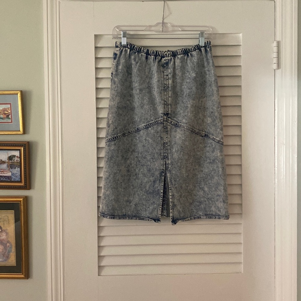 Vintage acid wash knee length pencil skirt!